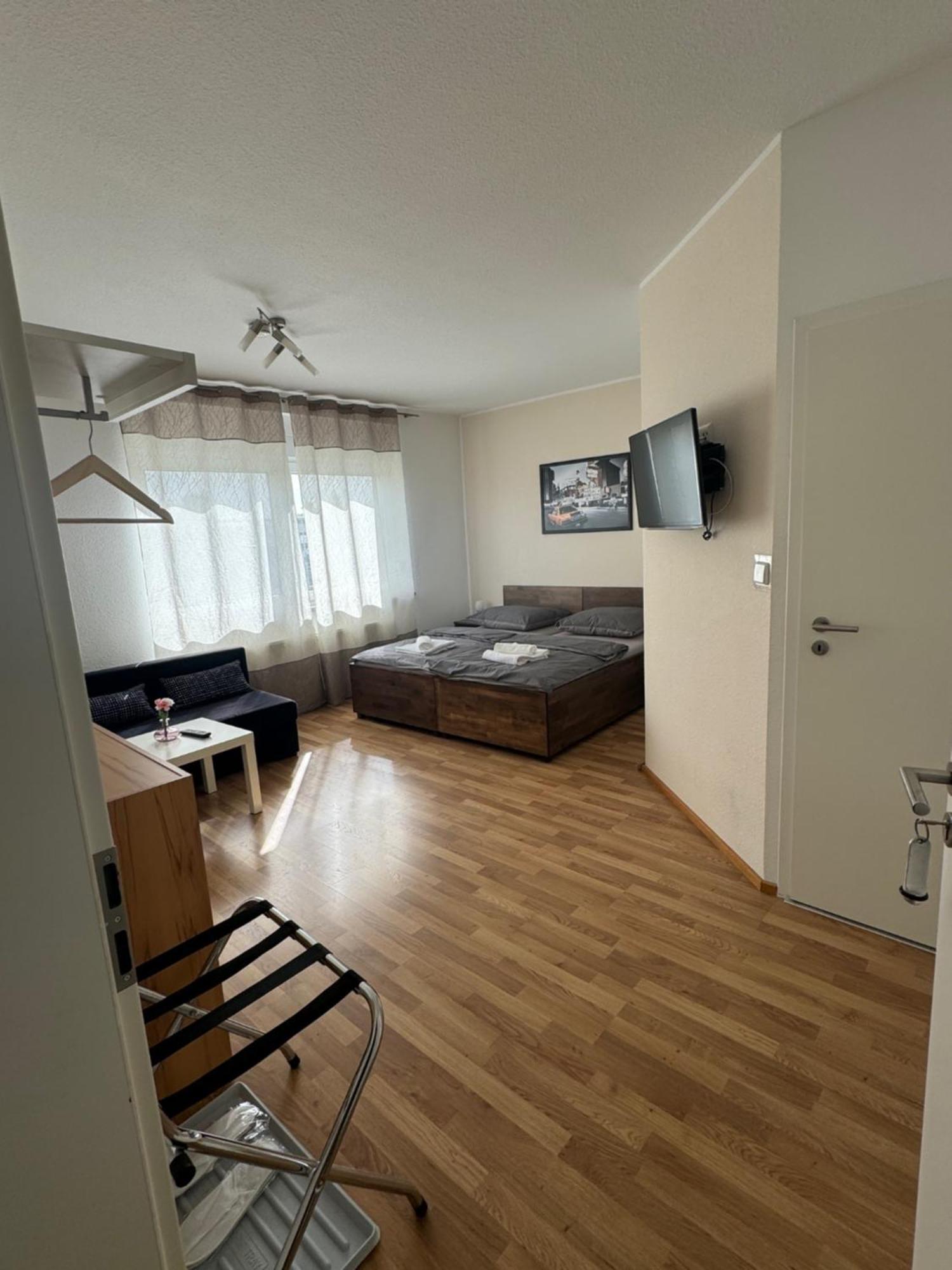 Skypension Schönefeld Екстериор снимка